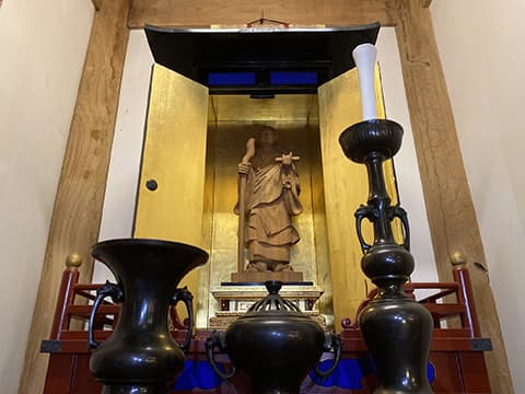 青柳寺の起源となる清龍寺を結ばれた方。総本山身延山久遠寺第11世法主。眼病守護の御利益があると有名で古来より崇められてきました。